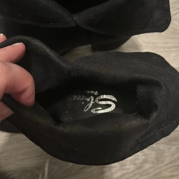 Sbicca black boots, like new, can wear up or down - Picture 4 of 9